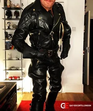 Gay Escort Sir Roco 36yr - spanking