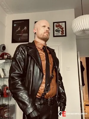 Gay Escort Ralf 36yr - shoes