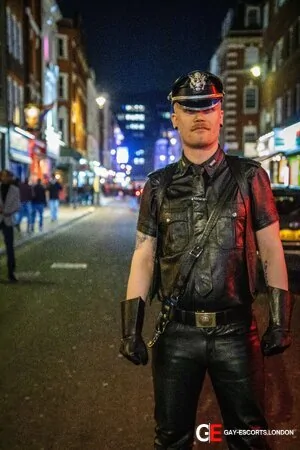 Gay Escort Sir Roco 36yr - sportwear