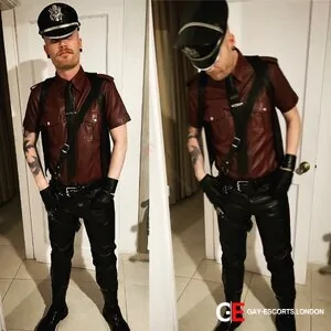 Gay Escort Sir Roco 36yr - sportwear