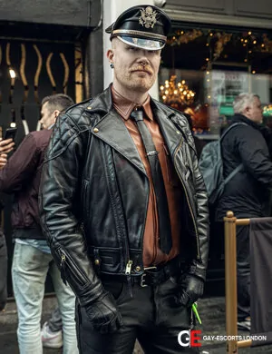 Gay Escort Sir Roco 38yr - trios