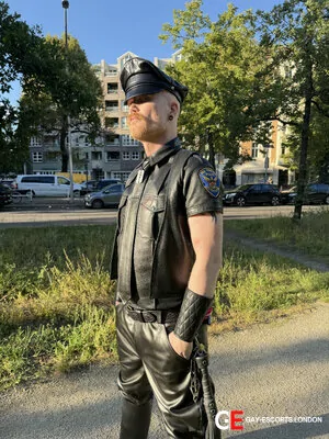 Gay Escort Sir Roco 38yr - cum on body