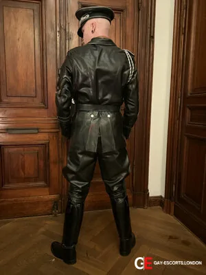 Gay Escort Sir Roco 38yr - blowjob