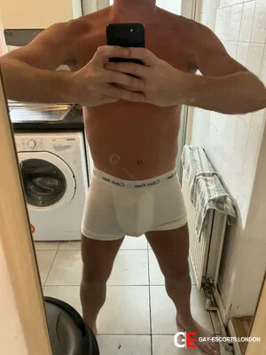 Bisexual Escort Xxxl90 30yr - trios