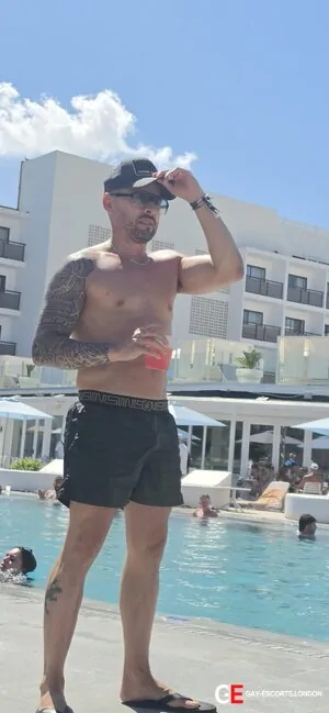 Gay Escort Julgal 34yr - licking