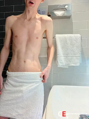 Gay Escort Sasha 24yr - gangbang