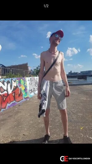 Gay Escort Ben 32yr - licking