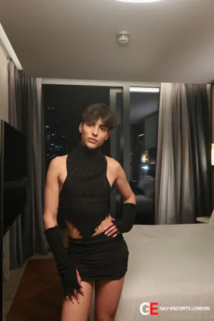 Gay Escort Lucca Twink 20yr - blowjob