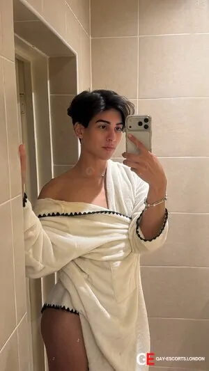 Gay Escort Lucca Twink 22yr - blowjob