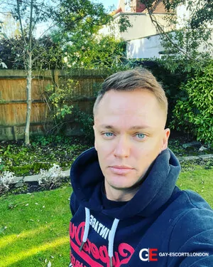Bisexual Escort Dave 29yr - rimming