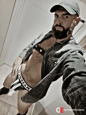 Gay Escort Jay 31yr - licking