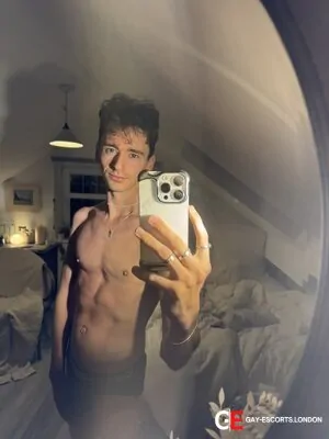 Gay Escort Luke 24yr - sucking