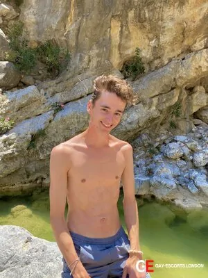 Gay Escort Luke 24yr - licking