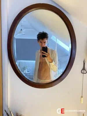 Gay Escort Luke 24yr - licking