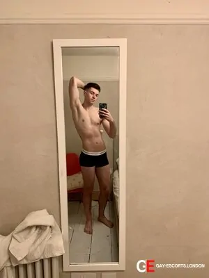 Gay Escort Jamie 28yr - exhibitionist