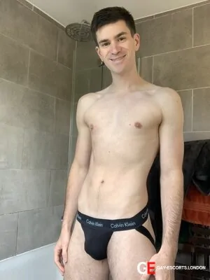 Gay Escort Jamie 28yr - gangbang