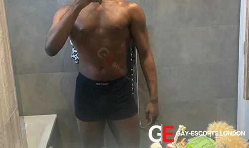 Gay Escort Jevan 26yr - trios
