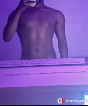 Gay Escort Jevan 26yr - trios