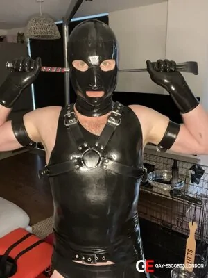 Bisexual Escort Latex Master 39yr - always safe sex