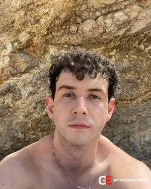 Gay Escort Londonboy 26yr - cum on face