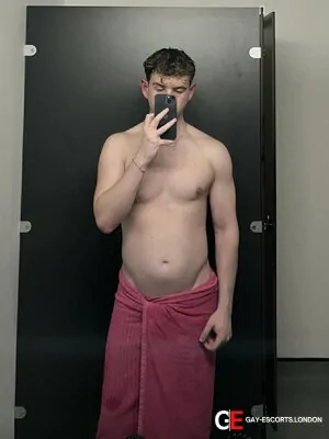 Gay Escort Londonboy 26yr - exhibitionist