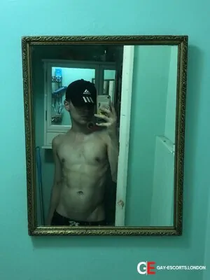 Gay Escort Robin 22yr - trios