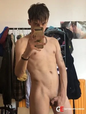 Gay Escort Robin 22yr - trios