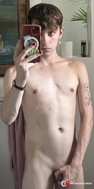 Gay Escort Robin 23yr - trios