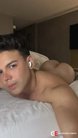 Gay Escort Lucas 20yr - trios