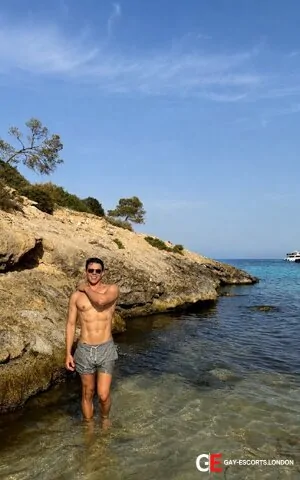 Gay Escort Lucas 20yr - gangbang