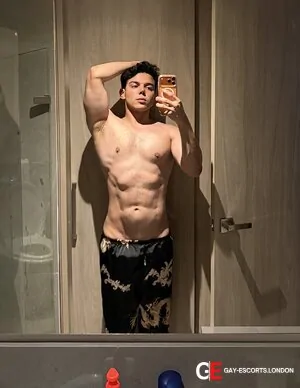Gay Escort Lucas 20yr - exhibitionist