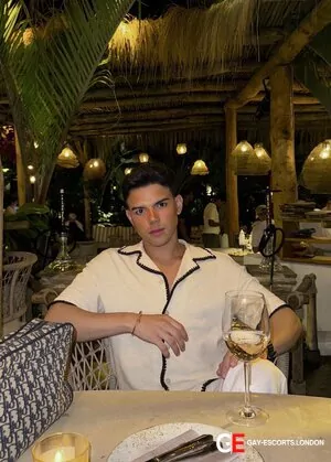 Gay Escort Lucas 20yr - trio m/m