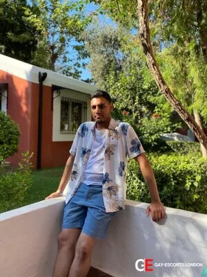 Bisexual Escort Tan 23yr - double penetration