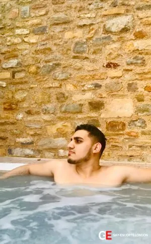 Gay Escort Tan 27yr - licking