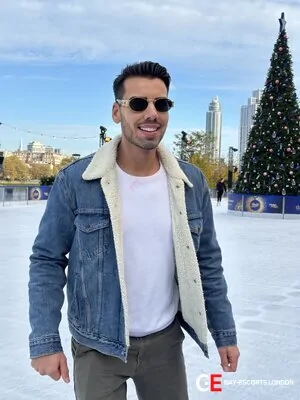 Gay Escort Ryan Fortunato 23yr - trios