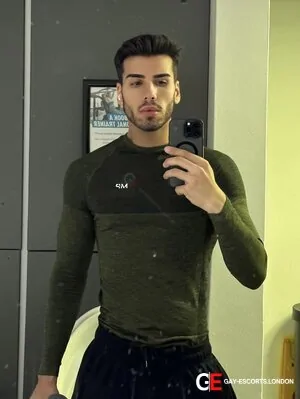 Gay Escort Ryan Fortunato 22yr - always safe sex