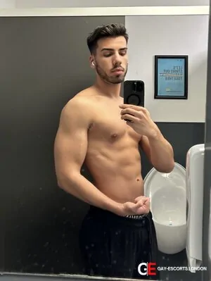 Gay Escort Ryan Fortunato 22yr - always safe sex