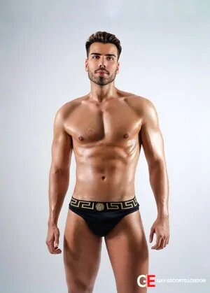 Gay Escort Ryan Fortunato 22yr - trios
