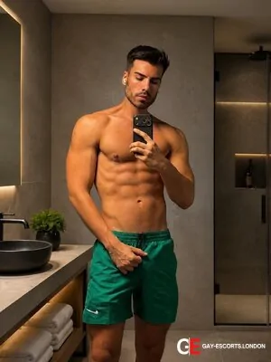 Gay Escort Ryan Fortunato 25yr - trios