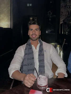 Gay Escort Ryan Fortunato 22yr - trios
