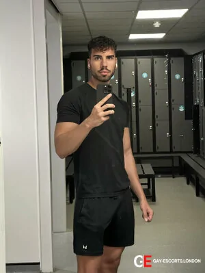 Gay Escort Ryan Fortunato 24yr - trios