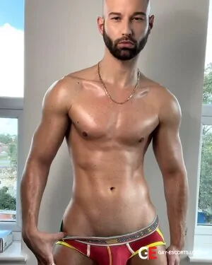 Gay Escort Nathan Adams 27yr - double penetration