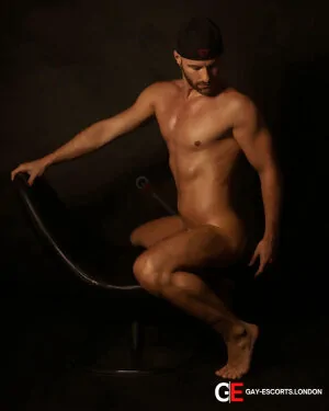 Gay Escort Nathan Adams 28yr - exhibitionist