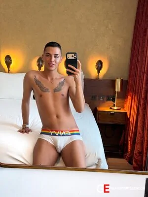 Gay Escort Mihail 24yr - trios