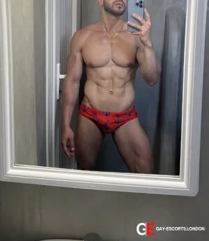 Gay Escort Jonny 28yr - licking