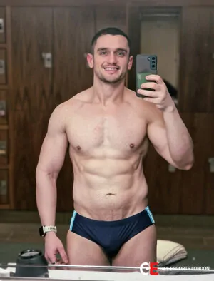 Gay Escort Max Big Ass 26yr - trios