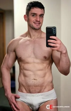 Gay Escort Max Big Ass 27yr - exhibitionist