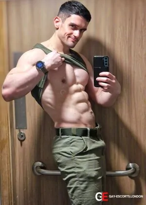 Gay Escort Max Big Ass 27yr - trios