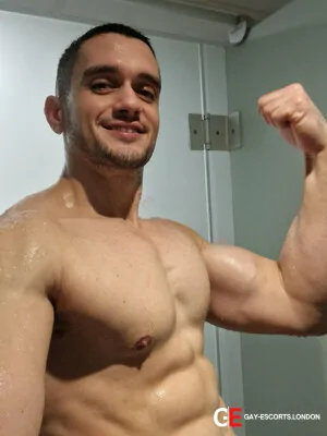 Gay Escort Max Big Ass 27yr - blowjob
