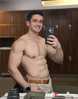 Gay Escort Max Big Ass 27yr - shaving